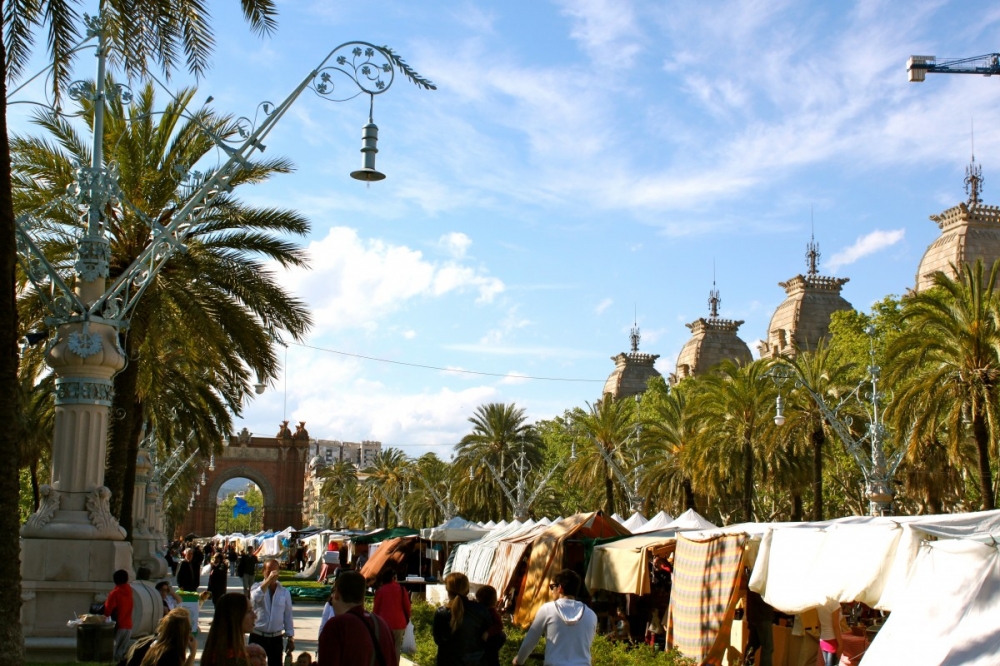 Barcelona-street-fair-Arc-de-Triomf
