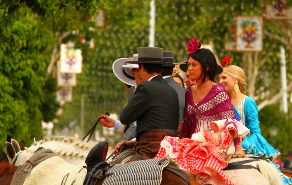 Sevilla-Feria-de-Abril-2012-rain-horse-couple-traditional-clothes