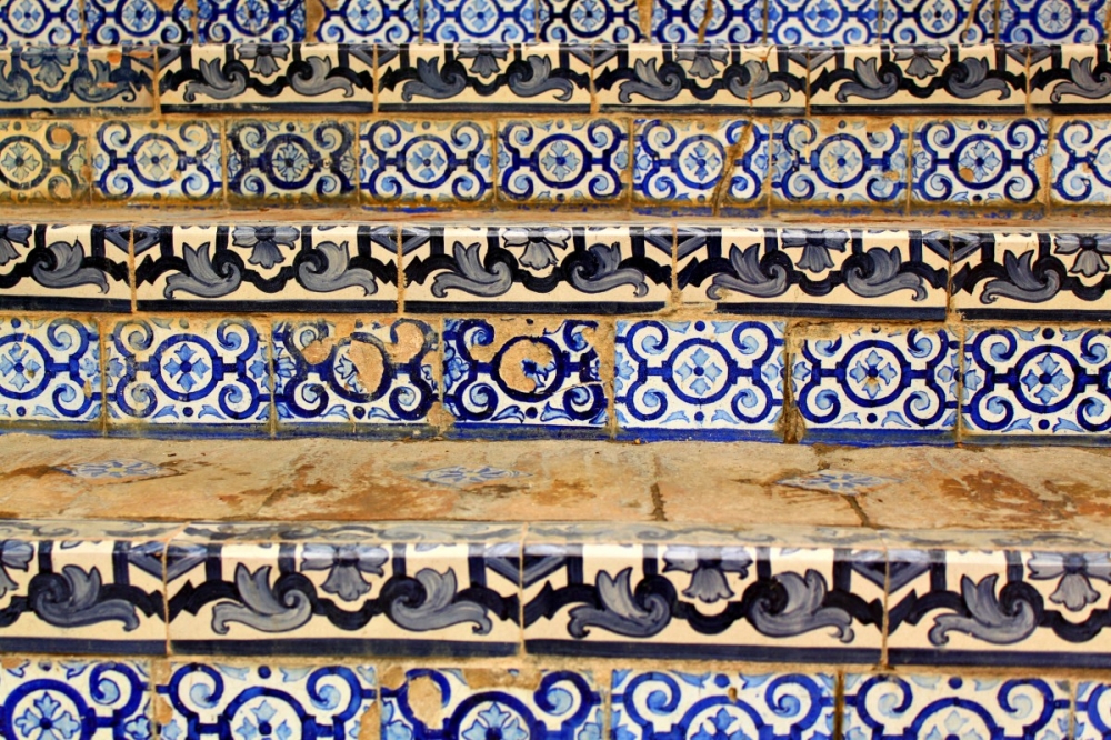 Sevilla-Real-Alcazar-steps-detail-pretty-ceramic