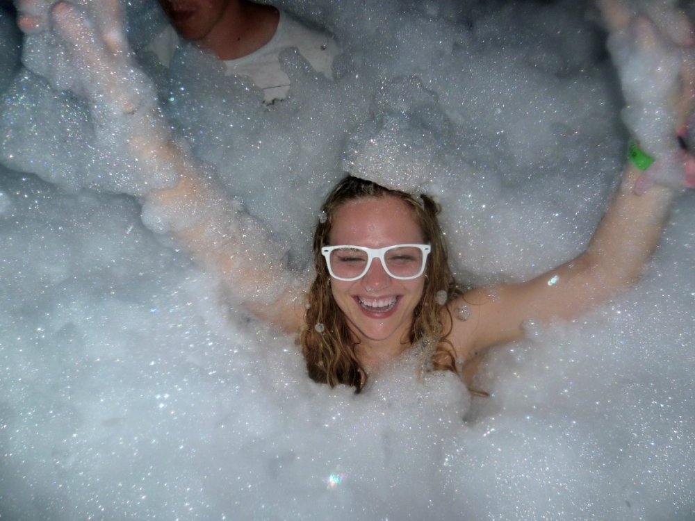Ibiza-foam-party-Eden-2012-crazy-nightlife