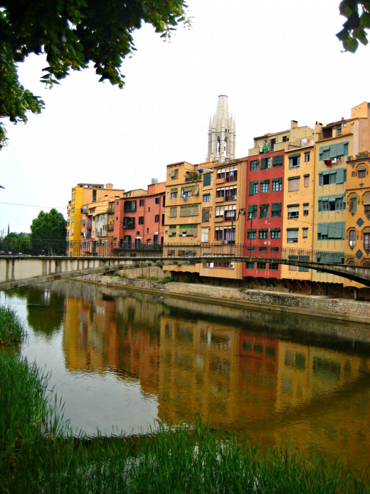 Girona-Spain-river-houses-beautiful-travel