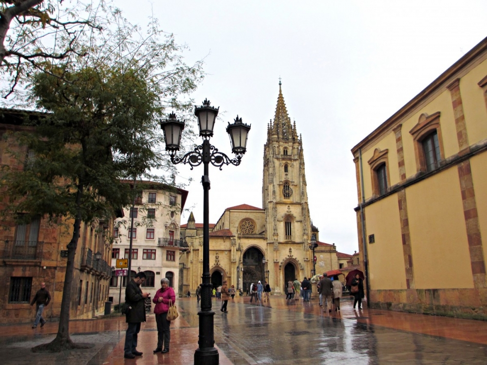 Oviedo-Asturias-Spain-rain-cathedral