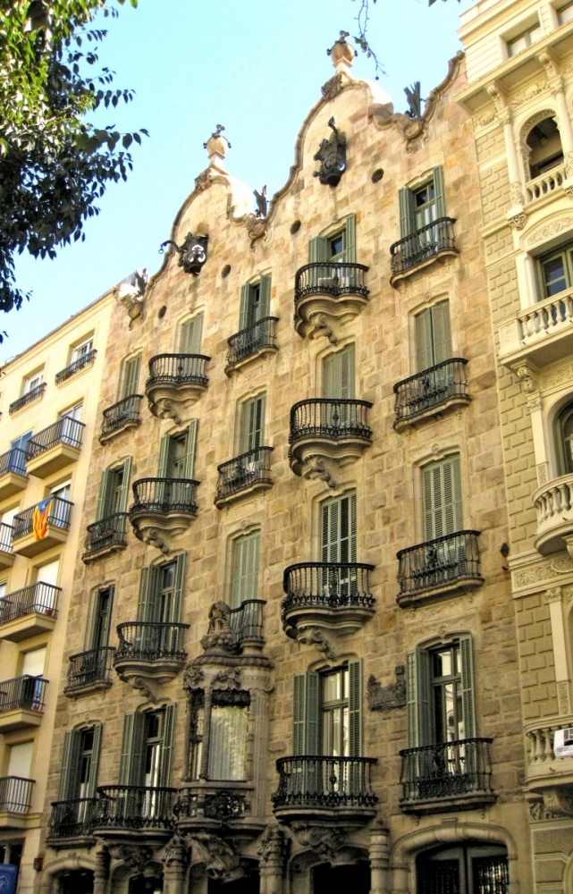 casa-calvet-gaudi-barcelona