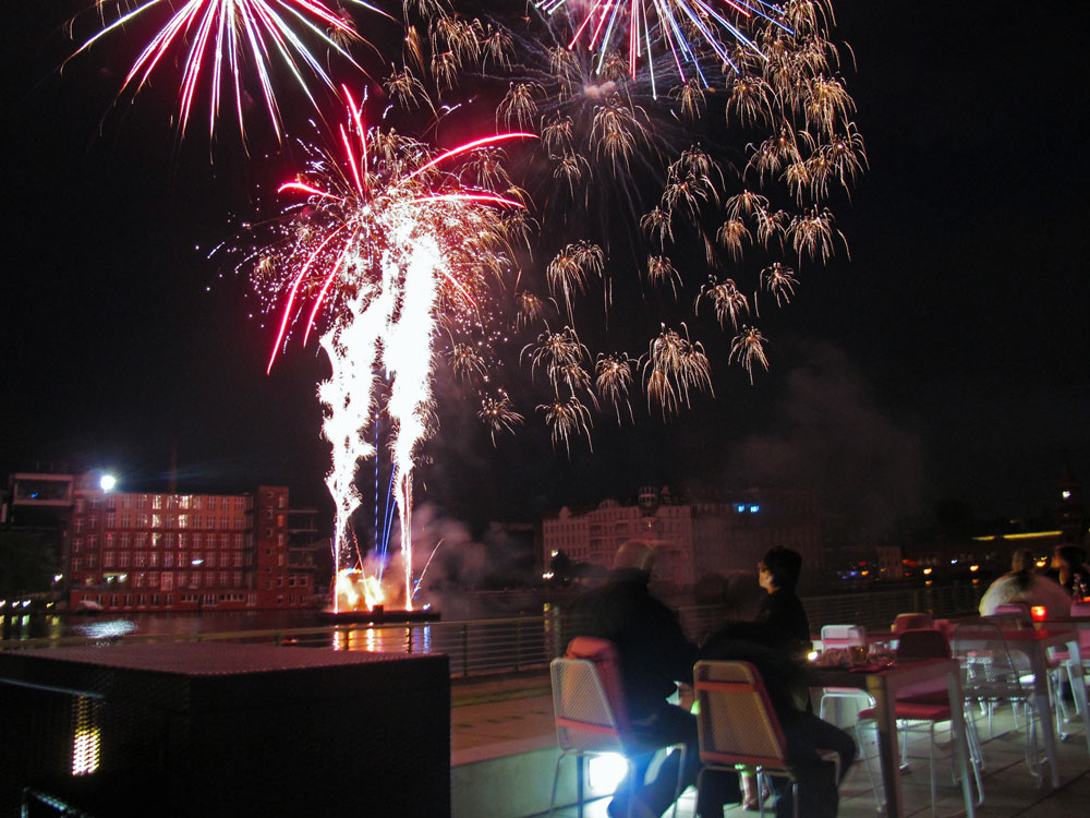 berlin-n-how-hotel-fireworks