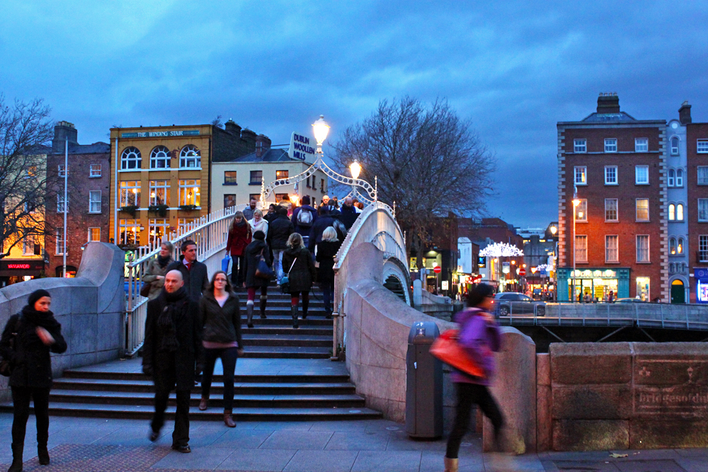 hapenny-bridge-at-dusk-dublin